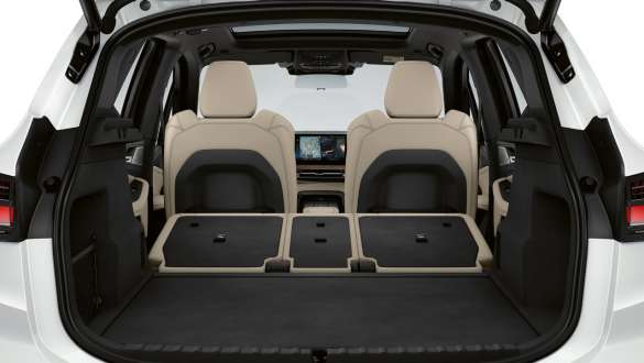 Luggage compartment BMW 2 Series Active Tourer U06 2021 BMW 2 Series Active Tourer U06 2021 Mineral White metallic luggage compartment
