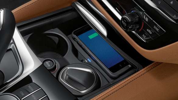 Wireless charging case BMW 6 Series Gran Turismo G32 2020 Wireless charging case BMW 6 Series Gran Turismo G32 2020 close up