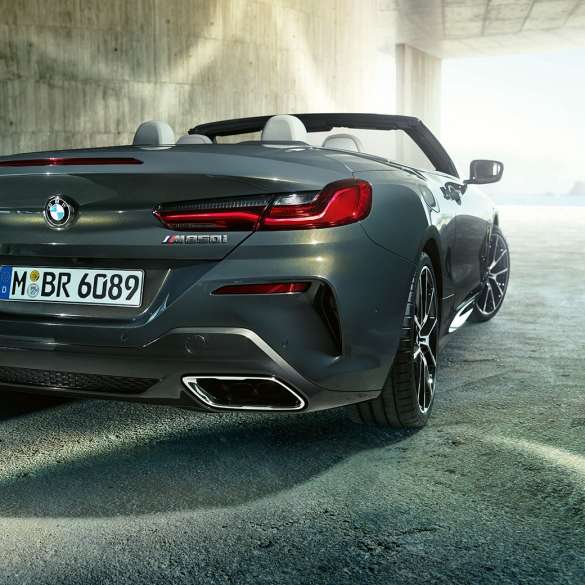 BMW M850i xDrive Dravit Grey metallic, three-quarter rear view from right. BMW M850i xDrive Dravit Grey metallic, three-quarter rear view from right.