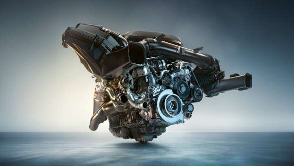BMW M TwinPower Turbo inline 6-cylinder petrol engine BMW M4 Coupé G82 2020 BMW M4 Coupé G82 2020 BMW M TwinPower Turbo inline 6-cylinder petrol engine close-up