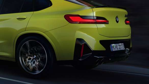 M xDrive BMW X4 M Competition F98 LCI Facelift 2021 BMW X4 M Competition F98 LCI Facelift 2021 M xDrive three-quarter rear view