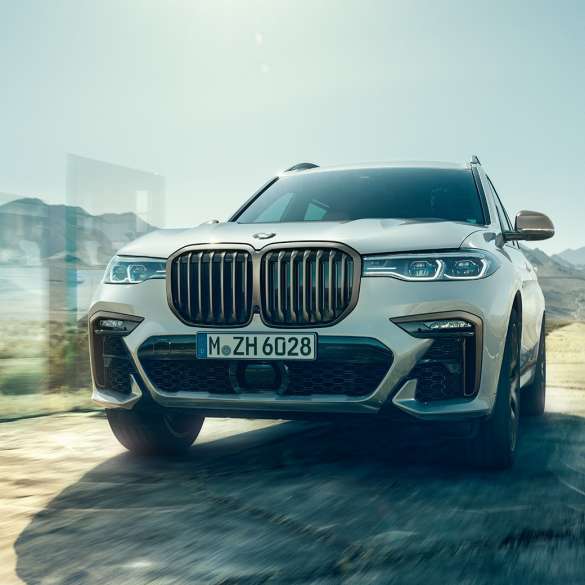 BMW X7 M50d, front view BMW X7 M50d in Mineral White, front view, G07, 2019