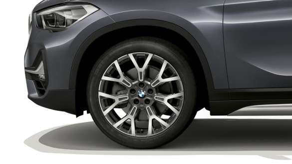 BMW X1 F48 LCI 19” light-alloy wheel BMW X1 F48 LCI close-up on 19” light-alloy wheel