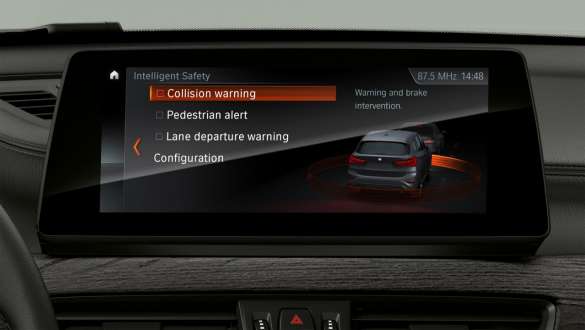 BMW X1 F48 Driving Assistant Plus in the displays and controls BMW X1 F48 LCI interior with focus on the Driving Assistant Plus in the displays and controls