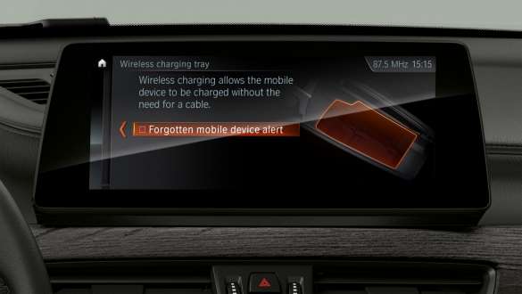 BMW X1 F48 telephony with wireless charging BMW X1 F48 LCI interior with focus on the Driving Assistant Plus in the displays and controls