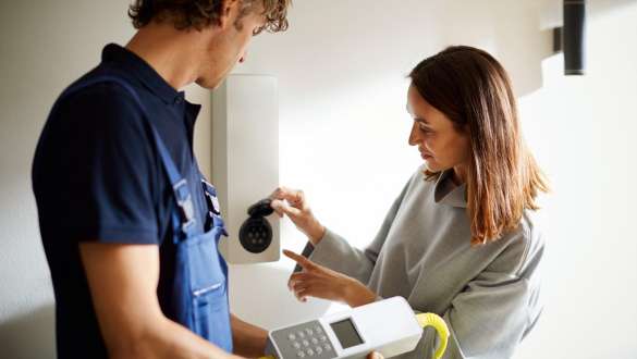 BMW Installation service employee with customer