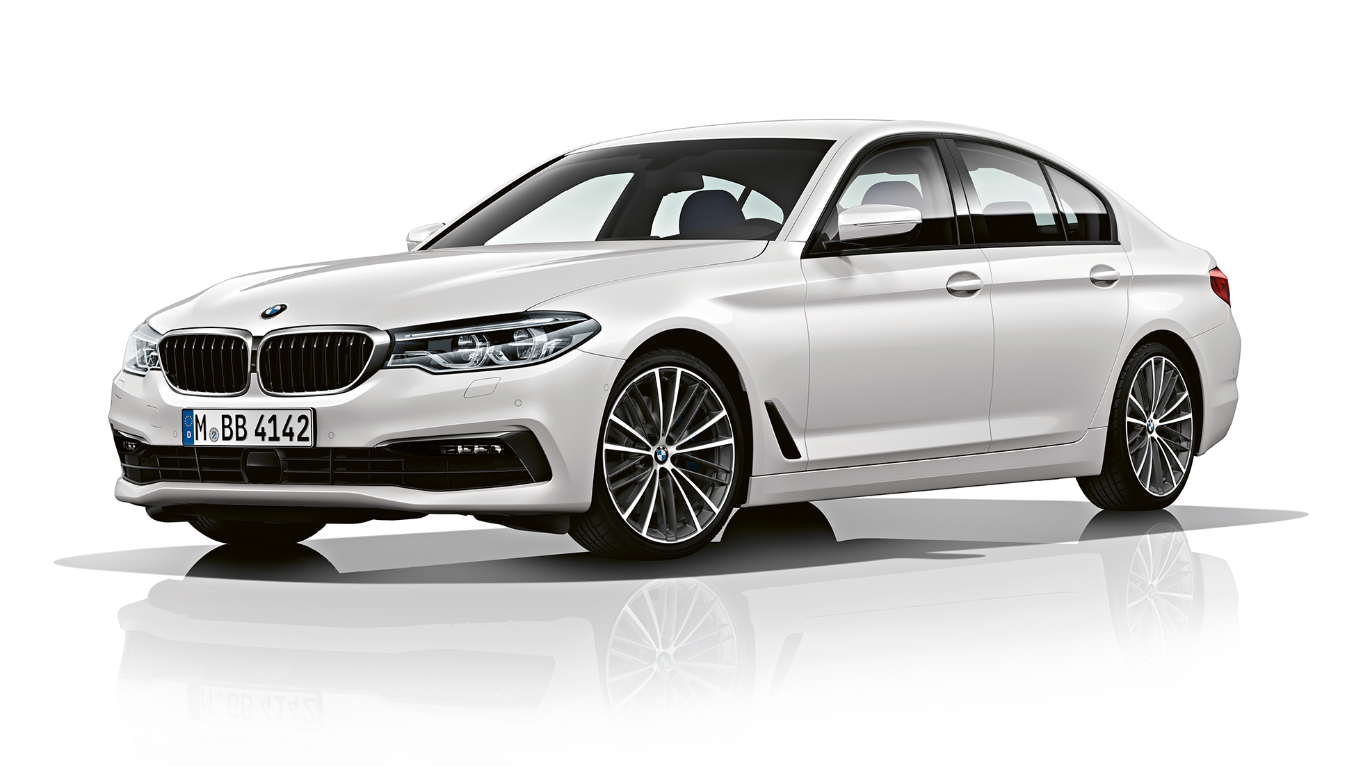 Sport Line three-quarter front view BMW 5 Series Sedan Sport Line BMW 5 Series Sedan 540i Sedan G30 Alpine White metallic three-quarter front view