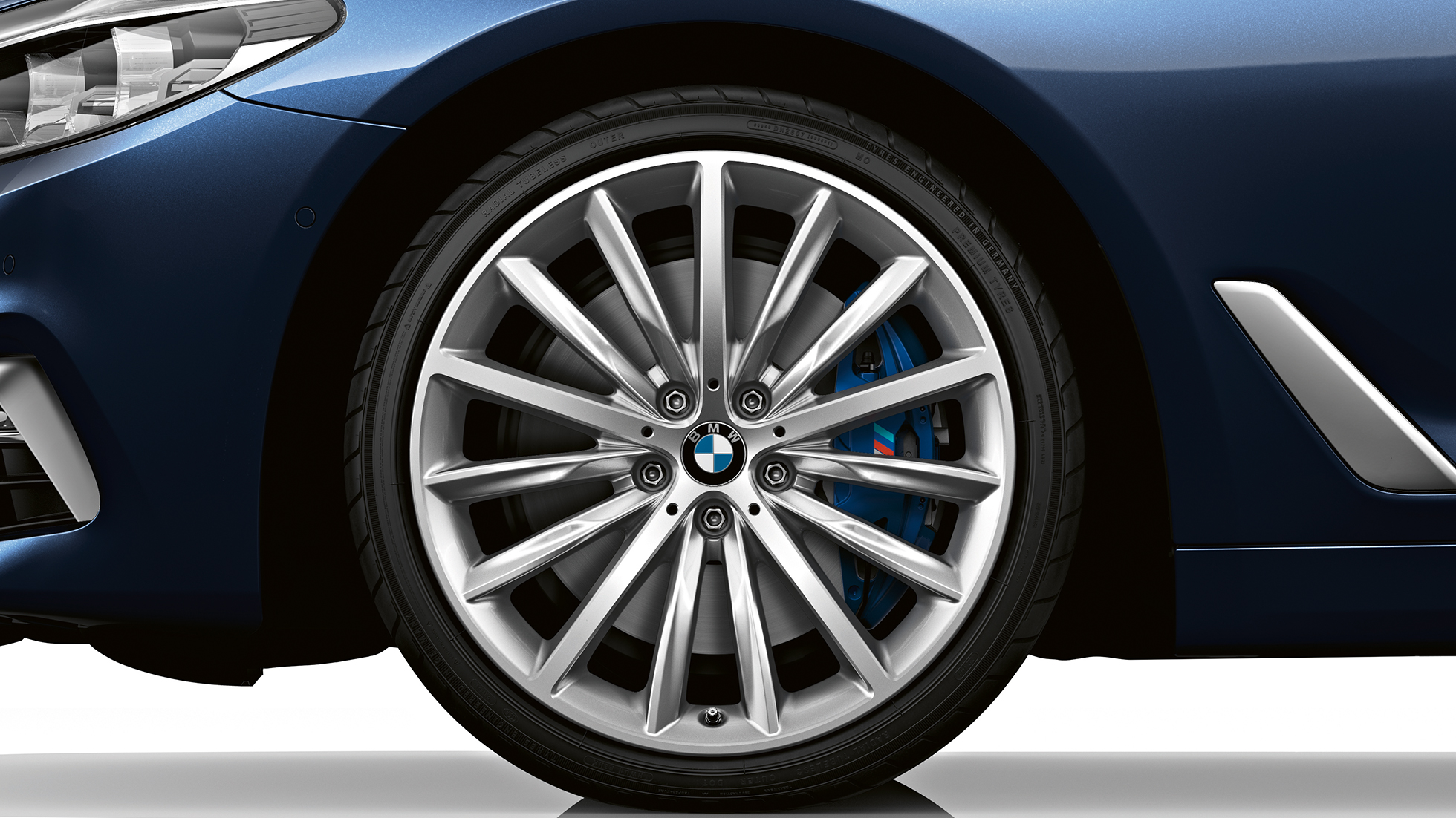 Luxury Line wheels BMW 5 Series Sedan Luxury Line BMW 5 Series Sedan 540d Sedan G30 Imperial Blue Brilliant Effect metallic wheels