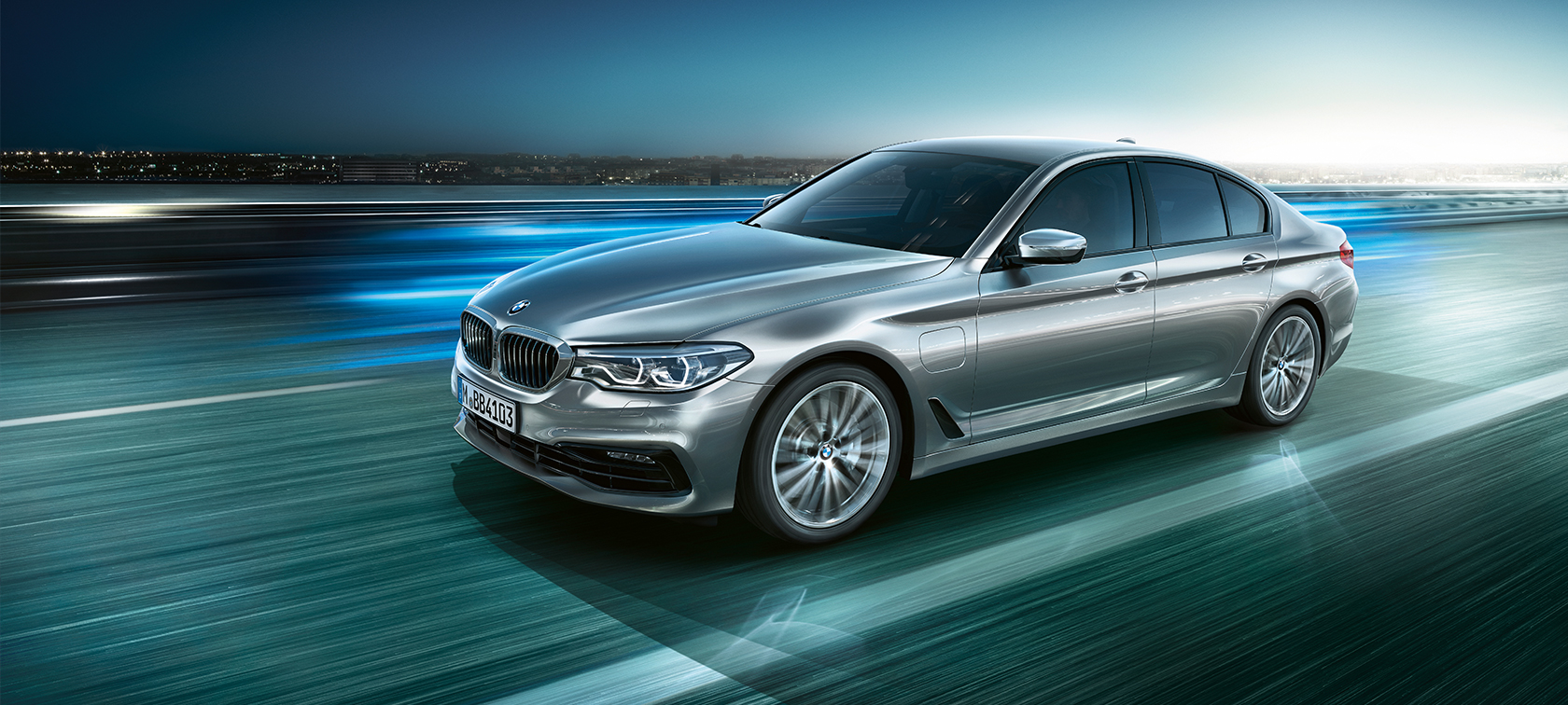 BMW 530e Sedan BMW 530e Sedan bmw 5 series saloon plug in hybrid Glacier Silver metallic three-quarter front view