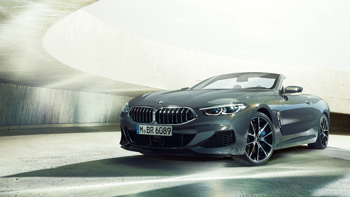 BMW M850i xDrive Dravit Grey metallic, three-quarter front view from right. BMW M850i xDrive Dravit Grey metallic, three-quarter front view from right.