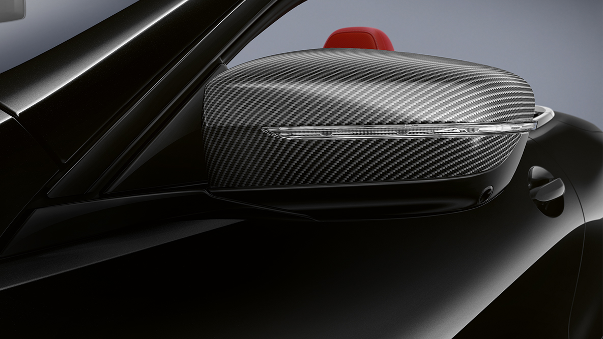 BMW M850i xDrive, mirror caps in carbon. BMW M850i xDrive, mirror caps in carbon.