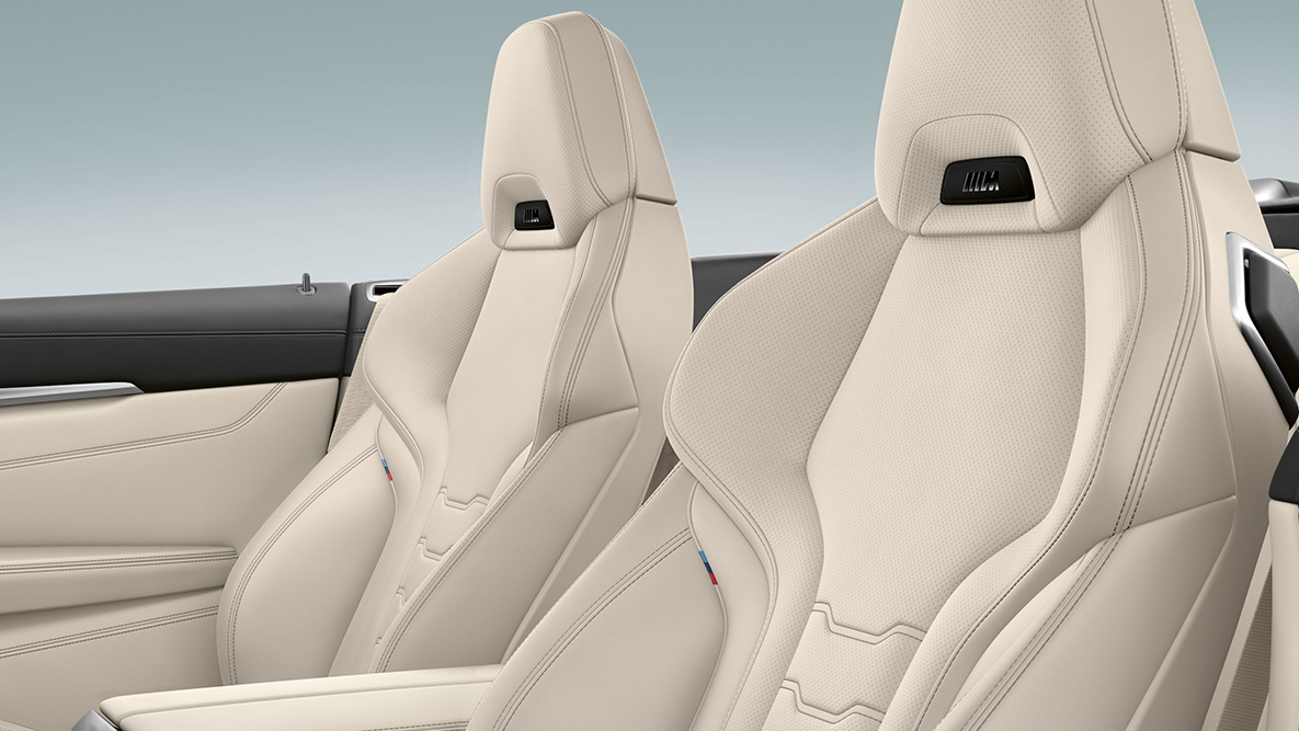 BMW M850i xDrive, multifunction seats in ‘Merino’ leather, Ivory White, with air collar. BMW M850i xDrive, multifunction seats in ‘Merino’ leather, Ivory White, with air collar.