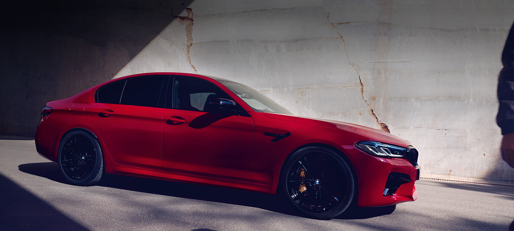 BMW M5 Competition F90 LCI Facelift 2020 three-quarter front view BMW M5 Competition F90 LCI Facelift 2020 BMW Individual Imola Red three-quarter front view