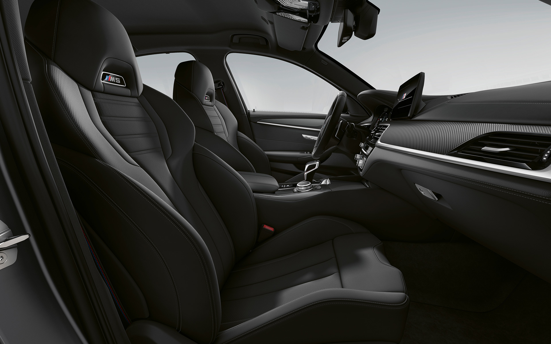 BMW M5 F90 LCI Facelift 2020 cockpit with open door