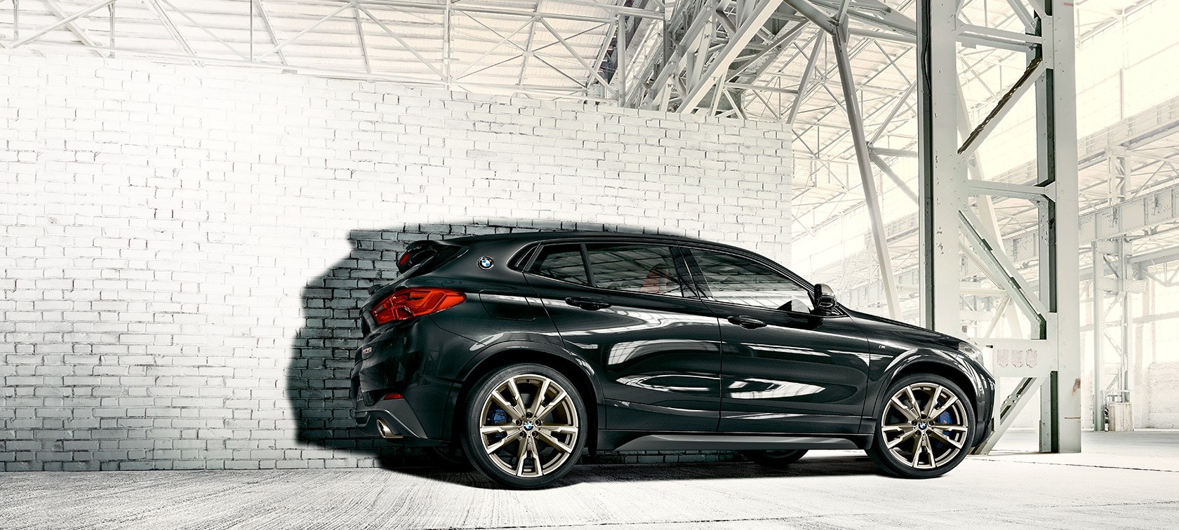Side view BMW X2 M35i (F39) Side view BMW X2 M35i (F39) Sapphire Black metallic