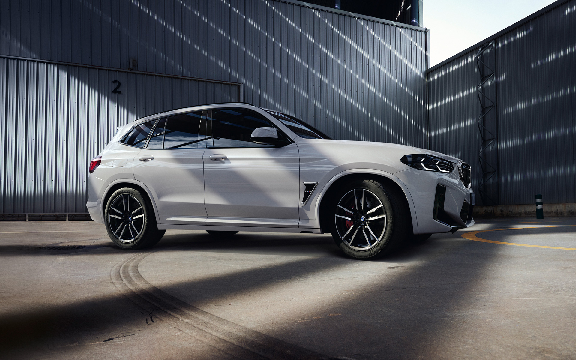 BMW X3 M F97 LCI Facelift 2021 Alpine White side view standing