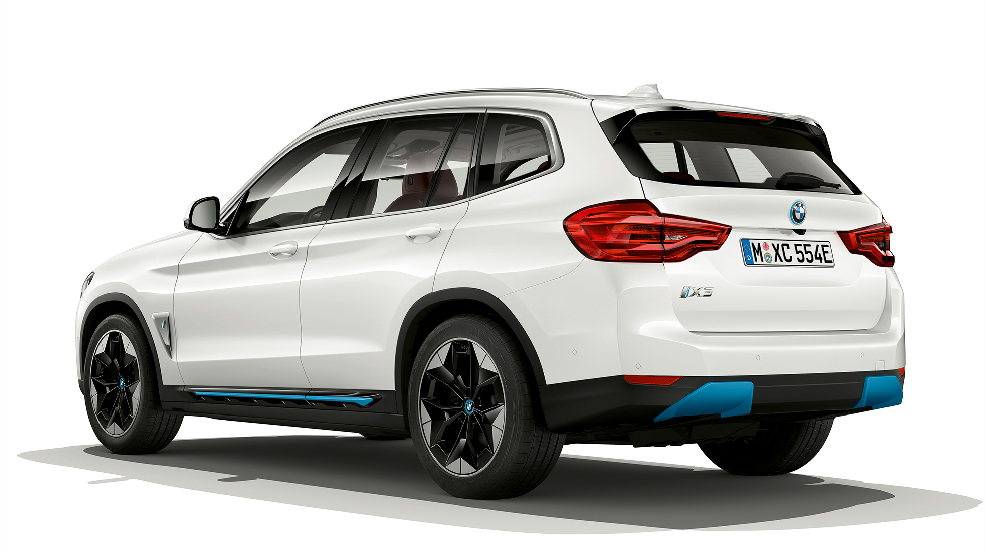 BMW iX3 G08 Model “Impressive” three-quarter rear view BMW iX3 G08 2020 Model “Impressive” Mineral White metallic three-quarter rear view