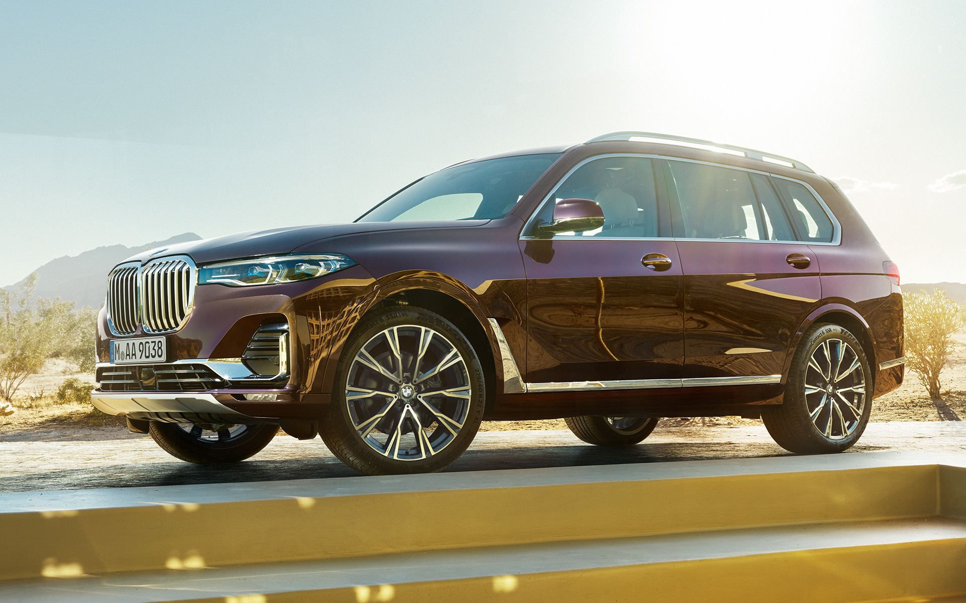 BMW X7 Individual xDrive40i G07 2018 ametrin metallic side view standing with a desert in the background BMW X7 Individual xDrive40i G07 2018 ametrin metallic side view standing with a desert in the background