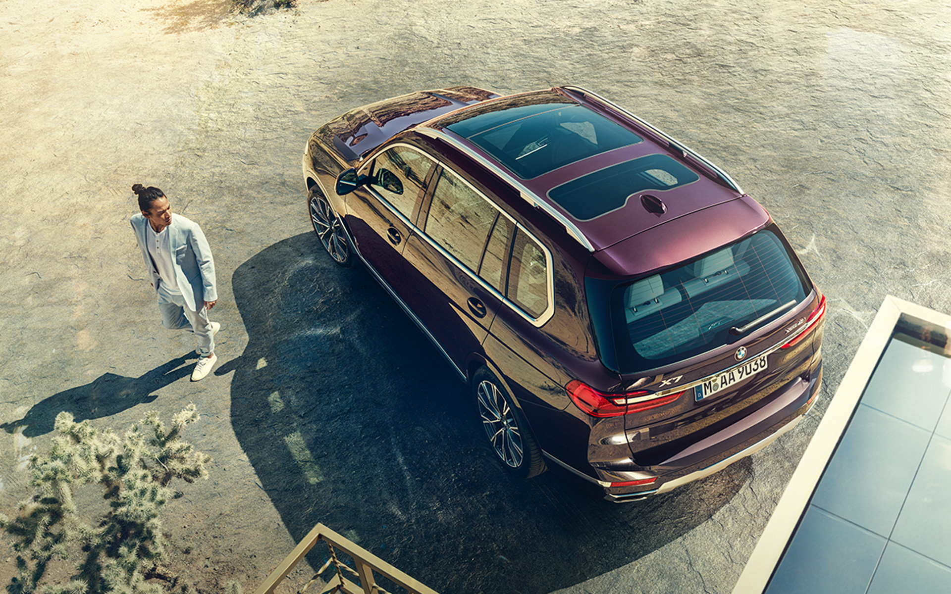 BMW X7 Individual xDrive40i G07 2018 ametrin metallic bird’s eye view with model BMW X7 Individual xDrive40i G07 2018 ametrin metallic bird’s eye view with model