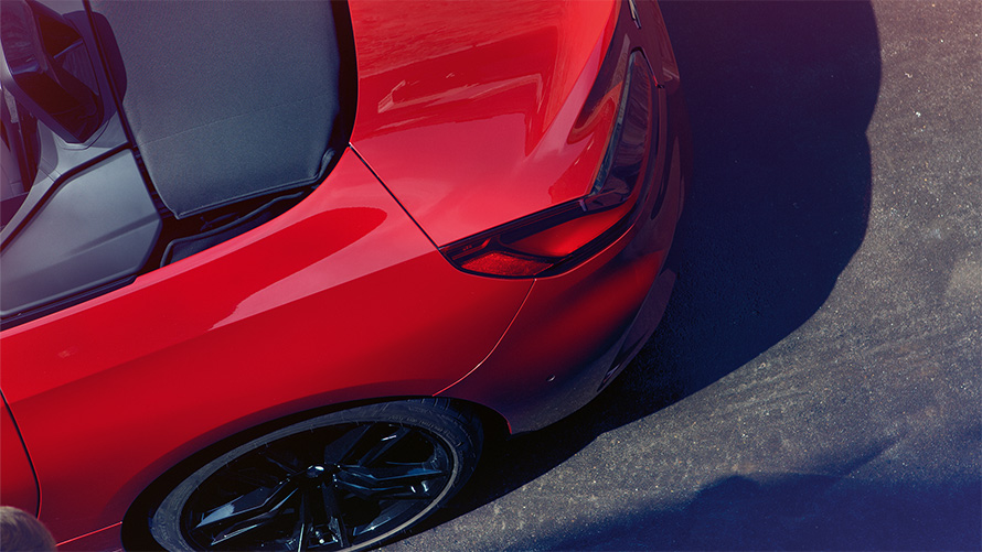 Bird’s eye view of the rear and rear wheel of the BMW Z4 Roadster (G29) 
