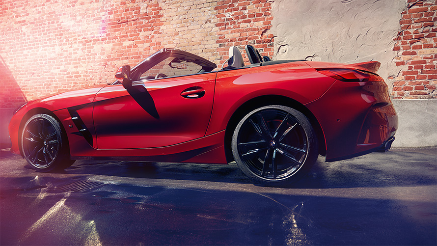 Side shot of the BMW Z4 Roadster (G29) in front of a brick wall