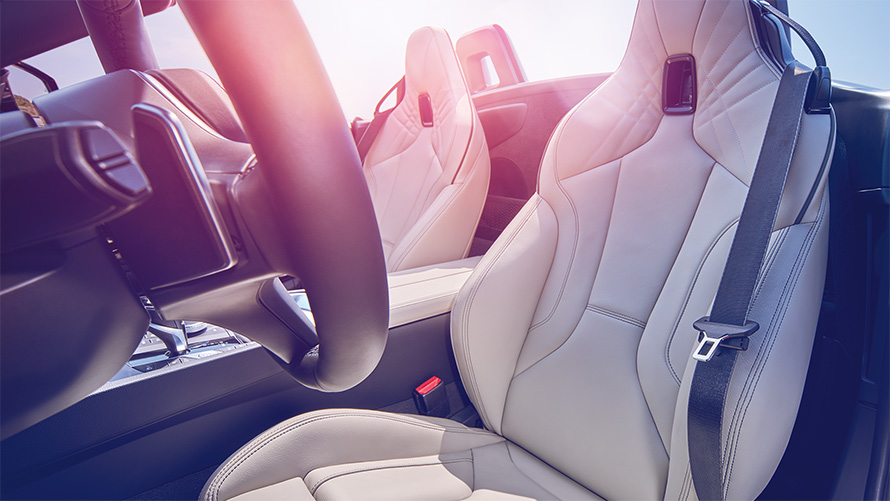 View onto the front seats of the BMW Z4 Roadster (G29)