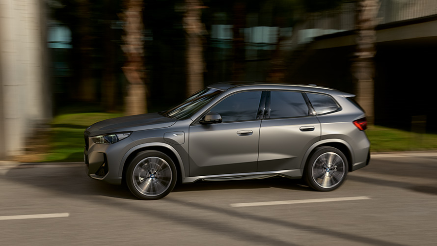 BMW 2 Series Active Tourer Plug-in-Hybrid 2021 U06 three-quarter front view driving 