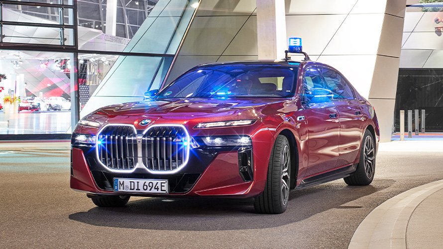 BMW 7 Series G12 official escort vehicle BMW 7 Series G12 official escort vehicle 1/3 front view road driving